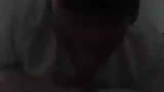 صديقي الساخن يقوم بقذف عميق في مكان منعزل