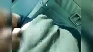 محجبة ترضع زب كبير حتى يقءف على و