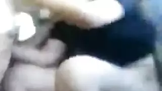 سكس مصري و نيكة ساخنة و مولعة داخل السيارة