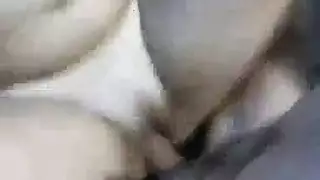 إغراء الصدر يتحول إلى فعل إباحي عميق ومتعرق