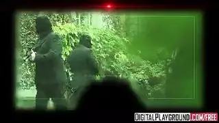 نيك جماعي في الغابة: عاهرة ساخنة تأخذ عدة أزباب