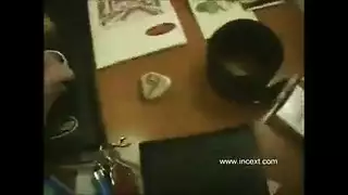 ابن ينكح امه الشقراء الجميلة و هي نائمة في حجره وجسمها ناعم و مثير