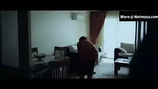 ابن يهيج على امه المثيرة و ينيكها نيك ساخن بالقوة و زبه يقتحم كسها