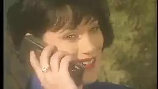 امرأة أنيقة تتوسّل للحصول على فعل شرجي قاسٍ