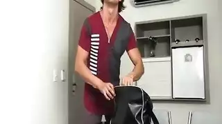 شيميل شقراء تمارس الجنس مع شاب مثير