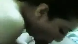 لقاء سري: جنس فموي ووضعية كلابية