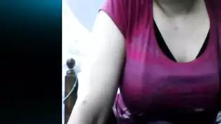 إباحية فردية: جميلة عربية تتباهى وتداعب فرجها
