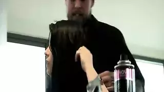 ميلف هيجانه بتلعب في كسها لحد ما تنزل لبنها