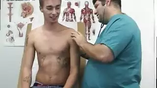 ممثل مثار يصور نفسه وهو يمارس الجنس مع وكيله في العمل