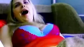 كامغيرل ساخنة تلعق وتداعب عاشقة زب أسود في جلسة مثيرة