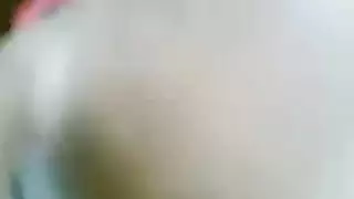 يبزع على كسها