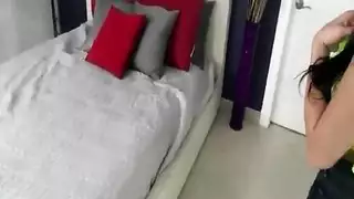 نيكي بيل مدمنة على مهبل صديقتها المبلل