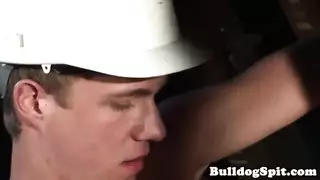 هذا العمل صعب شرج عنيف وحلق عميق في العمل
