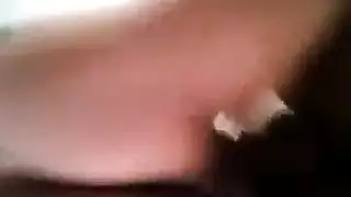 العروسان يمارسان الجنس الصريح: جنس فموي عنيف وجنس خشن