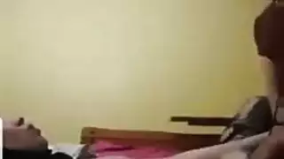 امرةا عنده بيضتين زبه صغيرة
