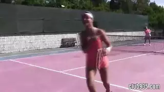 جوارب بيضاء وملابس داخلية مربيات دمرن بجنس جماعي عنيف