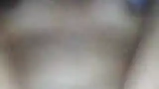 وقحة تتعرض لحفر فتحتها الضيقة بقضيب وحشي