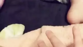 جلسة استمناء ساخنة: ركوب قضيب أسود كبير صناعي