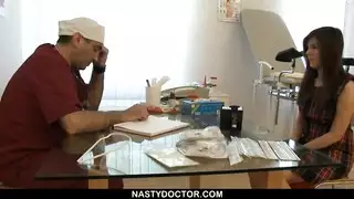  عاهرة مراهقة تتعلم الجنس الشرجي والجنس الفموي من معلمها