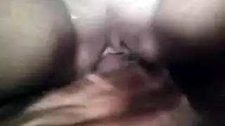 جسد صغير، فرج ضيق – حركة استمناء بالأصابع