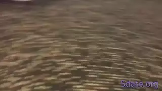 هاوية وقحة تتباهى بكسيها قبل الركوب