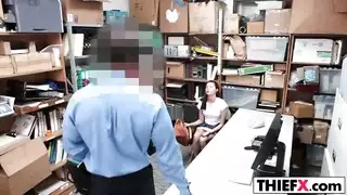 أم مثارة تحصل على نيك مزدوج من صديق ابنها في فعل صريح