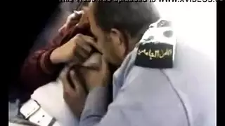 نيك xxx في السيارة: الشرطي يسيطر على الفتاة، مص البز ونيك كلابي صعب