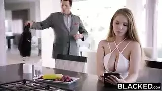 جمال شاحب يُسود ضرب عنيف للحلق والفرج