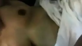 مصرية خايجة تظهر مهاراتها في مص الزب الكبير بعمق