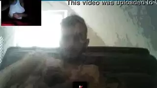 فيليب يستمني بقوة: مراهق يدلك حتى النشوة