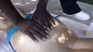 فيديو سكس طويل مع فتاة لاتينية بزازها كبيرة تتأرجح وهي تتناك من الزب الأسود