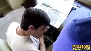 شباب صغار: جنس شرجي فموي قوي