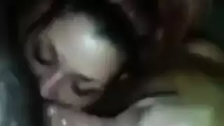 تجربة ثلاثية جامحة مع عاهرتين