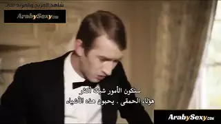 سكس ثلاثي محموم: زوجة المالك والخادمة تمارس الجنس مع رجلين