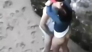 جنس على الرمال: حورية تونسية تأخذ جولة عنيفة