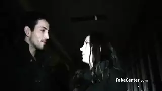 خيانة للفواتير: عاهرة شارع خبيثة تعطي مص محترف وتأخذ قضيب