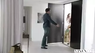 تحصل هذه السيدة الناضجة الجذابة على مهاها الممتلئ بعد سنوات من الحرمان