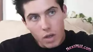 ربة منزل تغري شاب ساكن للنيط