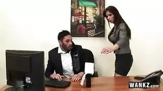 عراقية فاجرة تتوسل لعمل خلفي قاسي