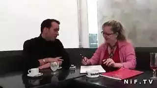 قضيب ضخم يملأ أجمل طيز في مشهد إباحي شرجي