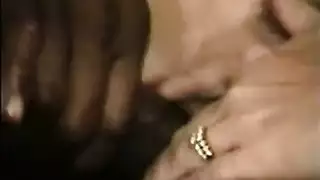 مهرجان جنس ثلاثي بين مراهقين شابين