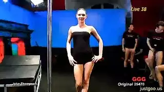 زب كبير وجماع جماعي كل الفتحات مشبعة