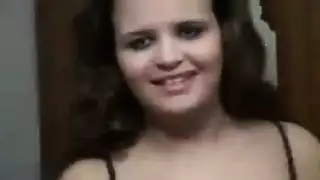 مراهقة عربية مثارة ترقص عارية ثم تفرغ سائلها على الأرض