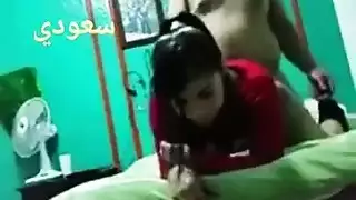 عاهرة إماراتية بمؤخرة رائعة تُخترق بعمق