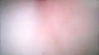 لا تستطيع تحمل حجم قضيبه في دبرها