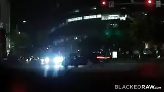 مهبل شقراء شاحب يتسع بعد قضيب أسود ضخم