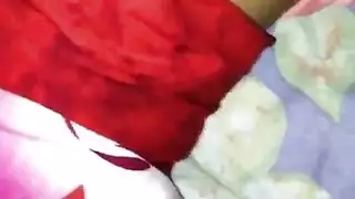 زوجة تستمني للكاميرا ثم تُنكح ببطء وقوة