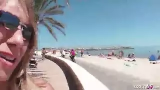 فتاة مغر شقراء تمص زب في حديقة الزوج خلف ظهر زوجته