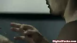 شقراء خجولة تشتهي زب حبيبها و تتمنع ويعانقها بشوة كبيرة و ينيكها