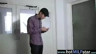 فتحات شرج واسعة: بنات متعطشة للقضيب في أكشن إكس إكس إكس